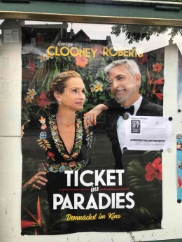 (Poster film Ticket to Paradise di halte bis di Jerman, dokumentasi : Jusac Sariputra)
