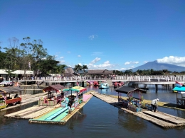 Perahu bambu situ bagendit (Dok. Pribadi)