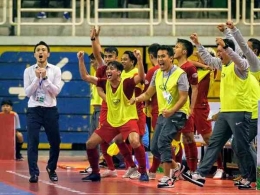 Kensuke Takahashi saat menjadi pelatih timnas futsal Indonesia | gambar: dok pssi