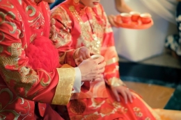 Ilustrasi tradisi pernikahan Tionghoa. Sumber: Shutterstock via Kompas.com