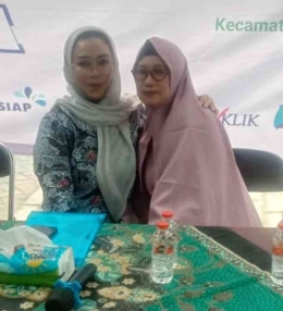 Foto: Dra Lucy Kurniasari bersama simpatisan warga Bumiarjo/Dokpri