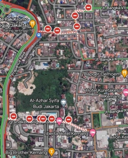 Penutupan Jl. Kemang Raya Jakarta Selatan dan sekitarnya dan kemacetan di Jl. Antasari (kiri) akibat banjir pada 4 Omtober 2022 (Tangkapan layar Google Map) 