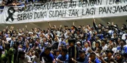 Aksi solidaritas untuk korban Kanjuruhan dari suporter asal Semarang (sumber: merdeka.com/Shani Rasyid)