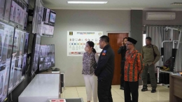 Kapusdatin Balitbangkumham dan Dokter Jiwa RSCM mengunjungi ruang CCTV Lapas Batu, Foto : Humas Lapas Batu 