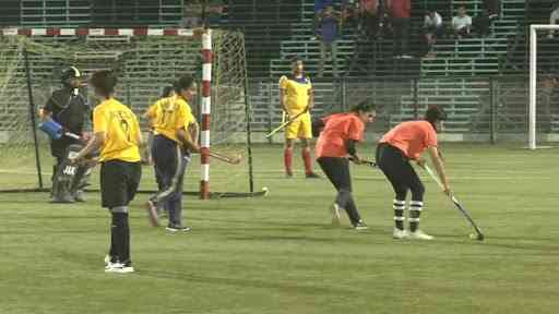 Para pemuda dari Jammu dan Kashmir sedang bermain olahraga hoki. | Sumber:  vietnamtimes.org.vn/ANI