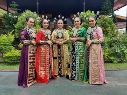 Pakaian Hamseyi digunakan oleh perempuan Gorontalo