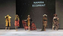 Koleksi Namira Ecoprint yang menggunakan bahan alam. foto: abdullah munir