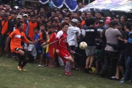 Ilustrasi liga tarkam di Ciputat, Tangerang Selatan, ada pemain asing asal Korea|dok. ANTARA FOTO/ Muhammad Iqbal/aww/16