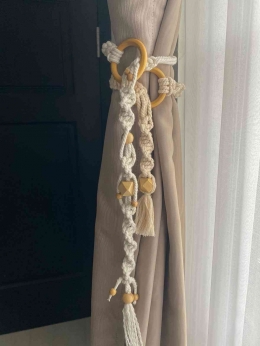 Gambar Macrame Curtain Tie Back Rope Buatan Ibu-Ibu PKK RT 26 Perumahan Merpati Kehutanan. Sumber : Dokpri 2022