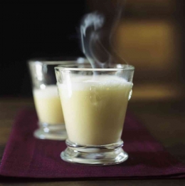 Hot Milk Vanilla | Sumber: StockFood/Hrbkova, Alena