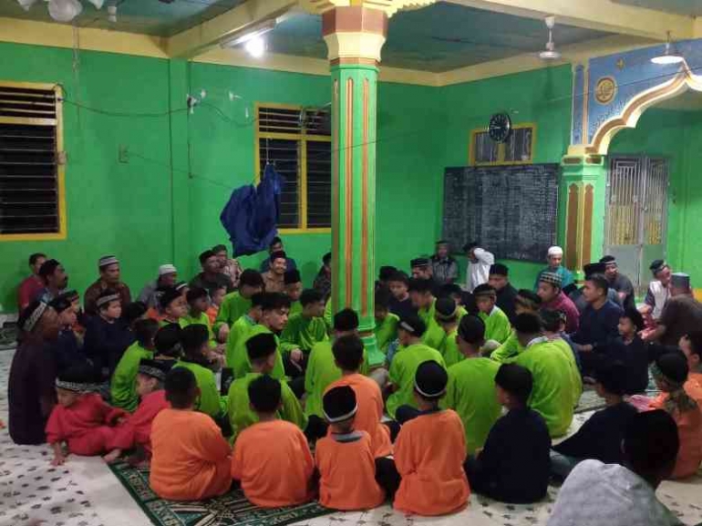 Meudike di Mushalla Al-Ikhlas Dusun Barat: Dokpri