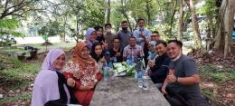 Foto bersama usai makan siang di Kampus Baranangsiang. Dokpri