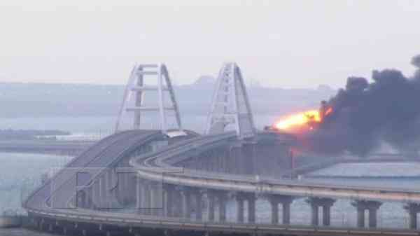  Jembatan Krimea Rusia Meledak dan Rusak Parah | Foto RT/ru. 