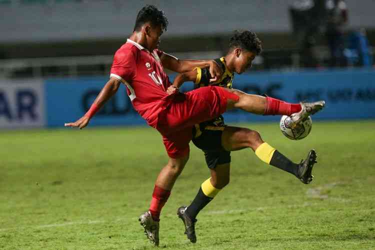 Indonesia U-17 harus takluk 1-5 dari Malaysia dalam lanjutan Kualifikasi Piala Asia 2023 di Stadion Pakansari, Bogor. | Foto: KOMPAS.COM