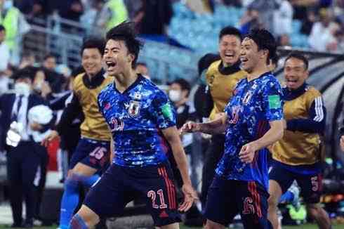 Pemain timnas Jepang melakukan selebrasi gol| (foto: kompas.com)