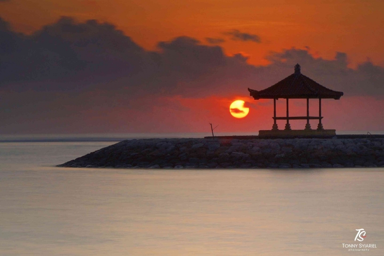 Sunrise di Pantai Sanur-Bali.| Sumber: dokumentasi pribadi