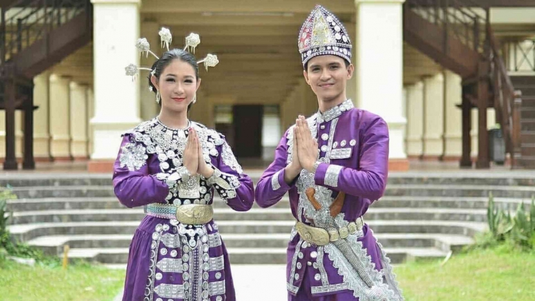 Pakaian Adat Gorontalo Adalah Terlengkap! Mengenal Pakaian Adat Suku Gorontalo, Apa Saja? Halaman 1 - Kompasiana.com