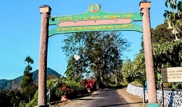 Gerbang memasuki kawasan wisata Kawah Kelimutu sekarang. Foto : astinsoekanto.com
