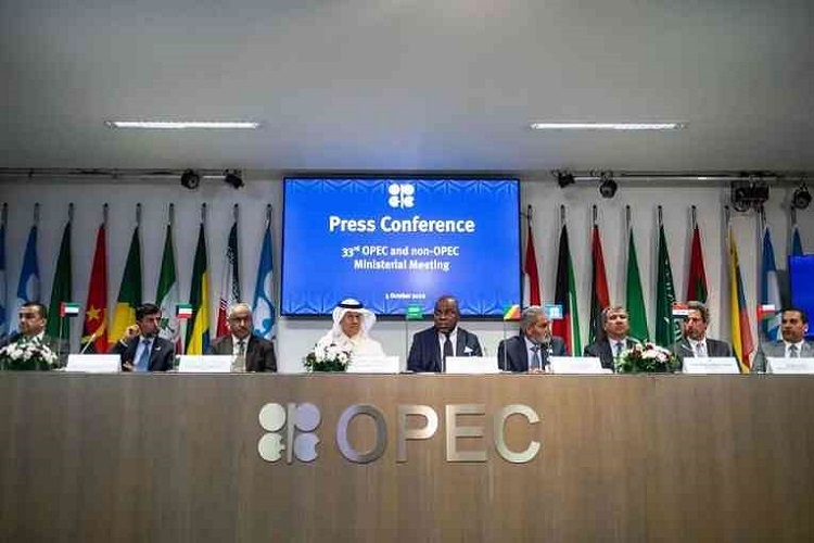 Keputusan Arab Saudi untuk mendukung pengurangan produksi minyak oleh OPEC dan sekutunya pada hari Rabu menandakan langkah lain untuk menjauhkan diri dari Amerika Serikat. (Getty Images)