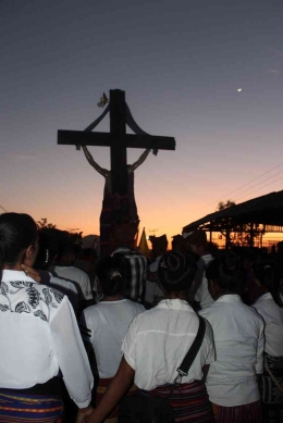 Awam Katolik pada saat Perarakan Salib di Atambua (Dok. Pribadi)