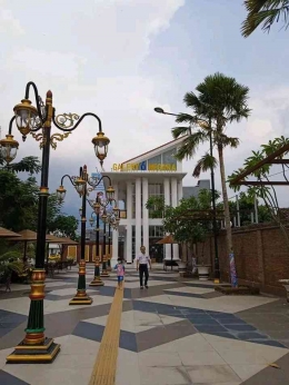 Pedestrian dari depan gedung kominfo menuju galeri 6 negara, arah patung merlion(dokpri) 