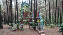 Salah satu spot foto di Wisata Bukit Pinus Carangwulung (dokumentasi pribadi)