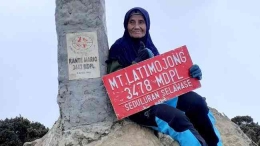 Seorang Wanita Yang Sudah Sepuh Namun Memiliki Fisik Kuat Dalam Mendaki | Sumber HaiBunda.com
