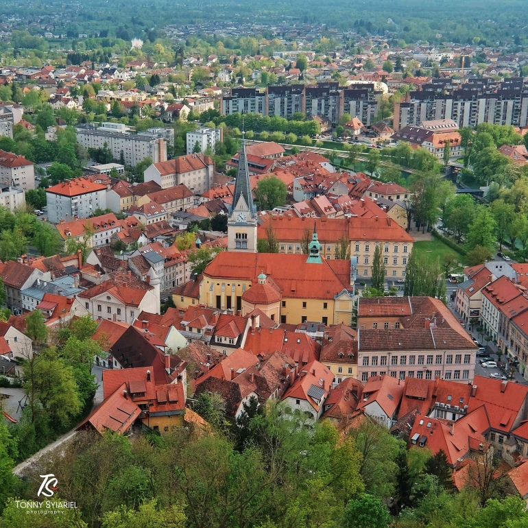 Panorama kota Ljubljana difoto dari atas Kastel Ljubljana. Sumber: dokumentasi pribadi