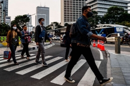 Ilustrasi para pejalan kaki di kawasan perkantoran Jakarta. Sumber: Kompas.com/Garry Lotulung