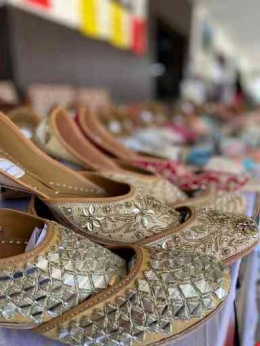 Shoby Jan sukses dalam usaha sepatu di Kulgam, Jammu dan Kashmir. | Sumber: thekashmirmonitor.net