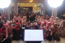 Kumpulan Emak Blogger Berhasil Edukasi 100 Perempuan di Malang untuk Makin Cakap Digital di Era Teknologi