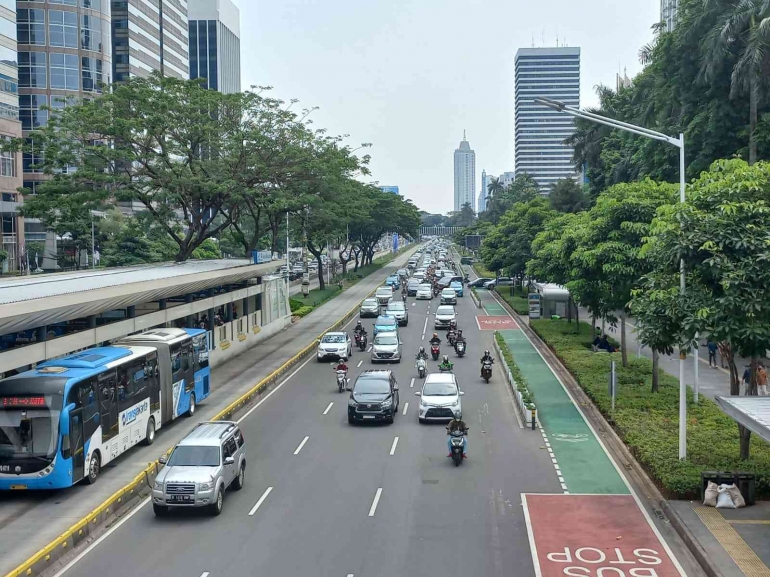 Kondisi Jakarta, memaksa warga berkendaraan, Senayan (14/10/22). Sumber: DokPri