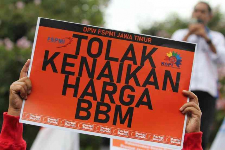 Aksi demo menolak kenaikan harga BBM. Sumber : ANTARA/Didik Suhartono