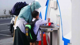 Mengajarkan siswa 6 langkah cuci tangan yang benar agar bersih mengurangi resiko infeksi penyebab penyakit yang timbul kotoran /dokumen pribadi