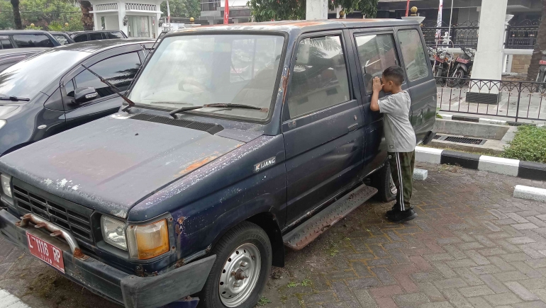 Banyak kendaraan mobil mangkrak di salah satu kantor Jawa Timur karena tidak ada sistem EPR. (Dokumentasi pribadi)