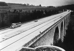 Salah satu Jembatan Reichsautobahn yang membentang melintasi kawasan pegunungan Irschenberg