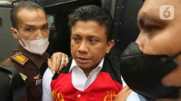 Ferdy Sambo tersangka pembunuhan berencana terhadap Brigadir Joshua saat memasuki ruang sidang PN Jakarta (liputan 6.com)