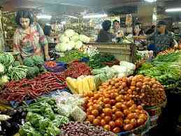 penjual sayur di pasar (korankaltara.com)
