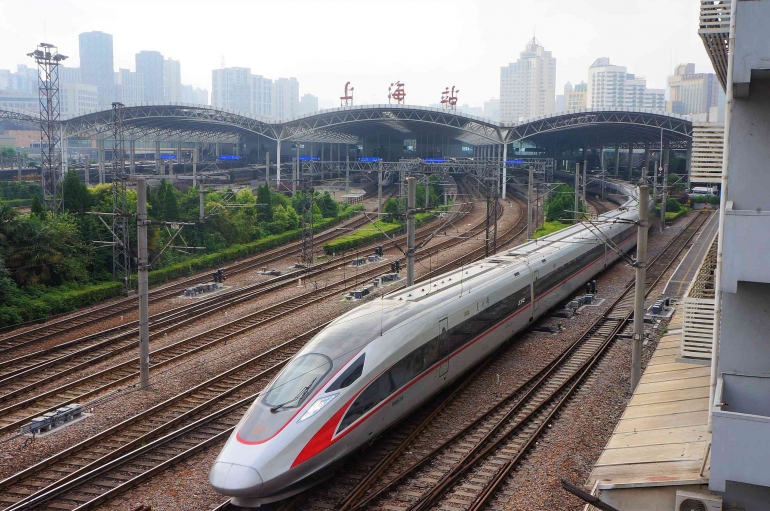 Kereta cepat G6 di Shanghai- China | Sumber: MNXANL /wikimedia