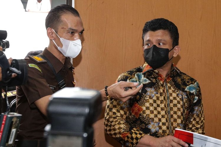 Terdakwa pembunuhan berencana terhadap Nofriansyah Yosua Hutabarat atau Brigadir J, Ferdy Sambo menjalani sidang perdana di Pengadilan Negeri Jakarta Selatan, Senin (17/10/2022).(KOMPAS.com/KRISTIANTO PURNOMO)