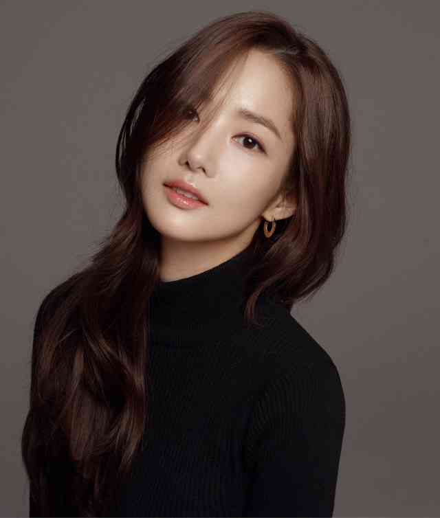 Park Min Young. Sumber: Twitter.com/AsianWiki