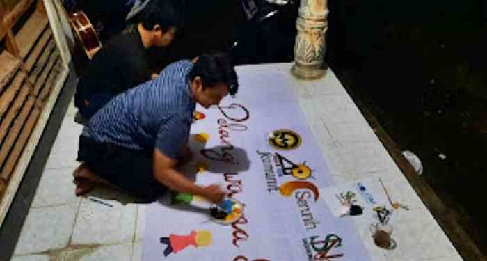 Banner event bekas, dilukis ulang langsung. Praktek Reduce, Recycle dan ReUse. Dokpri