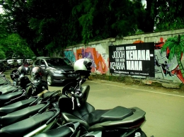 Parkiran motor di Jln. Inspeksi, bersebelahan dgn gedung Kirana untuk rawat-inap vip RSCM. Foto : Parlin Pakpahan