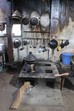 dapur tradisional suku osing (dok asita)