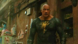 The Rock berperan sebagai Black Adam, Sumber: CNN Indonesia