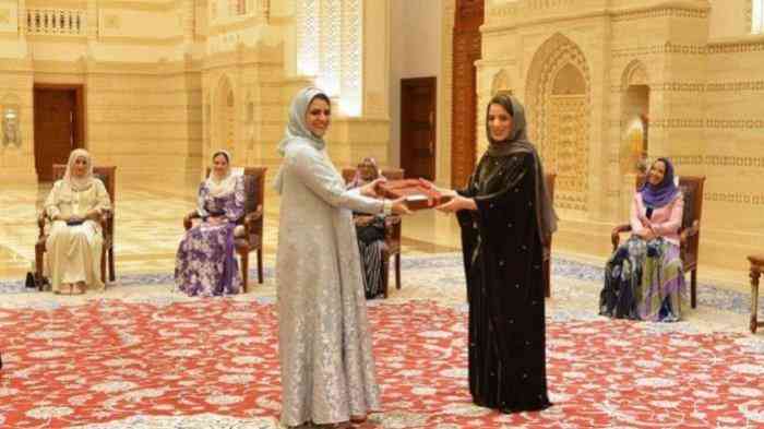 Foto Istri Sultan Oman,  Ahad Al-Busaidiyah dan Wakil Menteri Wakil Menteri Oman, DR. Fatima Al-Ajmi (Sumber: Serambinews)