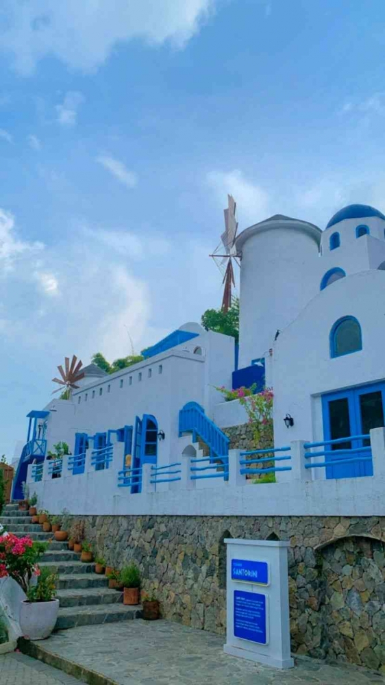 Santorini at Sarae Hills (photo by @chintaniadls)
