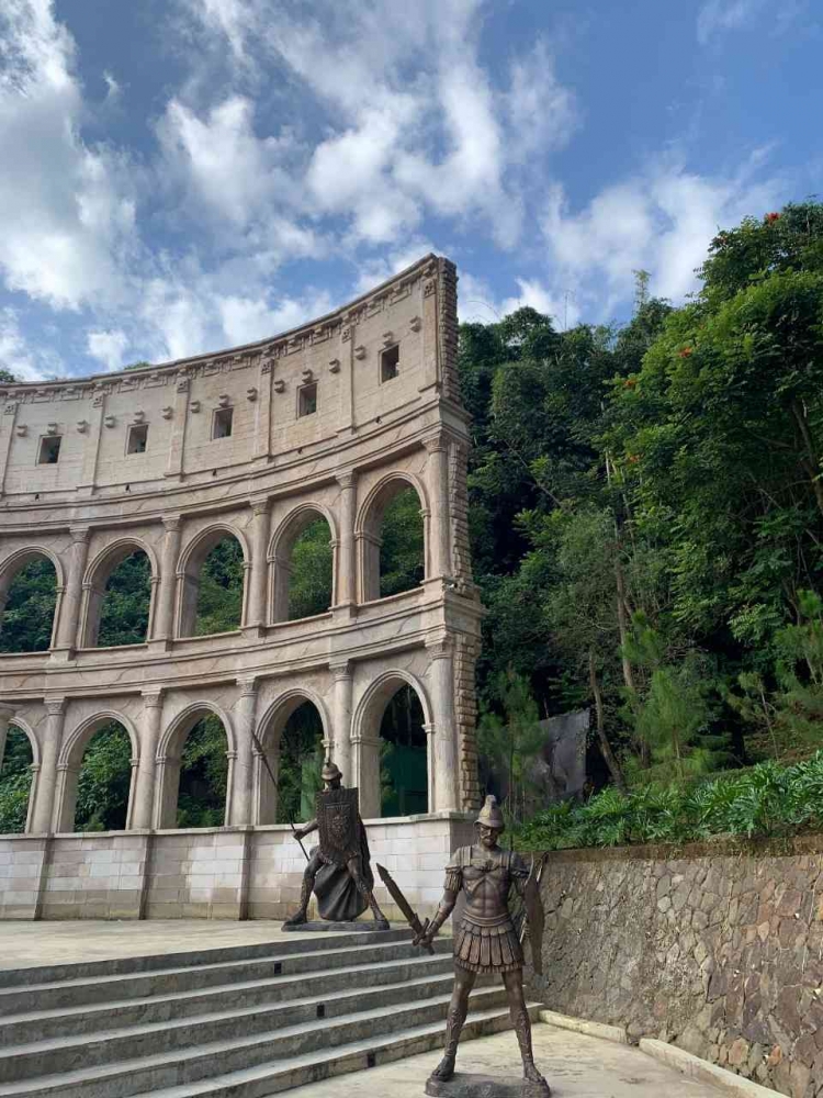 Colosseum at Sarae Hills (photo by @chintaniadls)