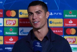 Ketika Ronaldo diwawancarai salah satu pemberitaan dunia (sumber: galajabar.pikiran-rakyat.com/Dicky)