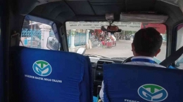 Kondisi feeder Teman Bus Batik Solo Trans yang bersih dan nyaman. Dokumen Pribadi